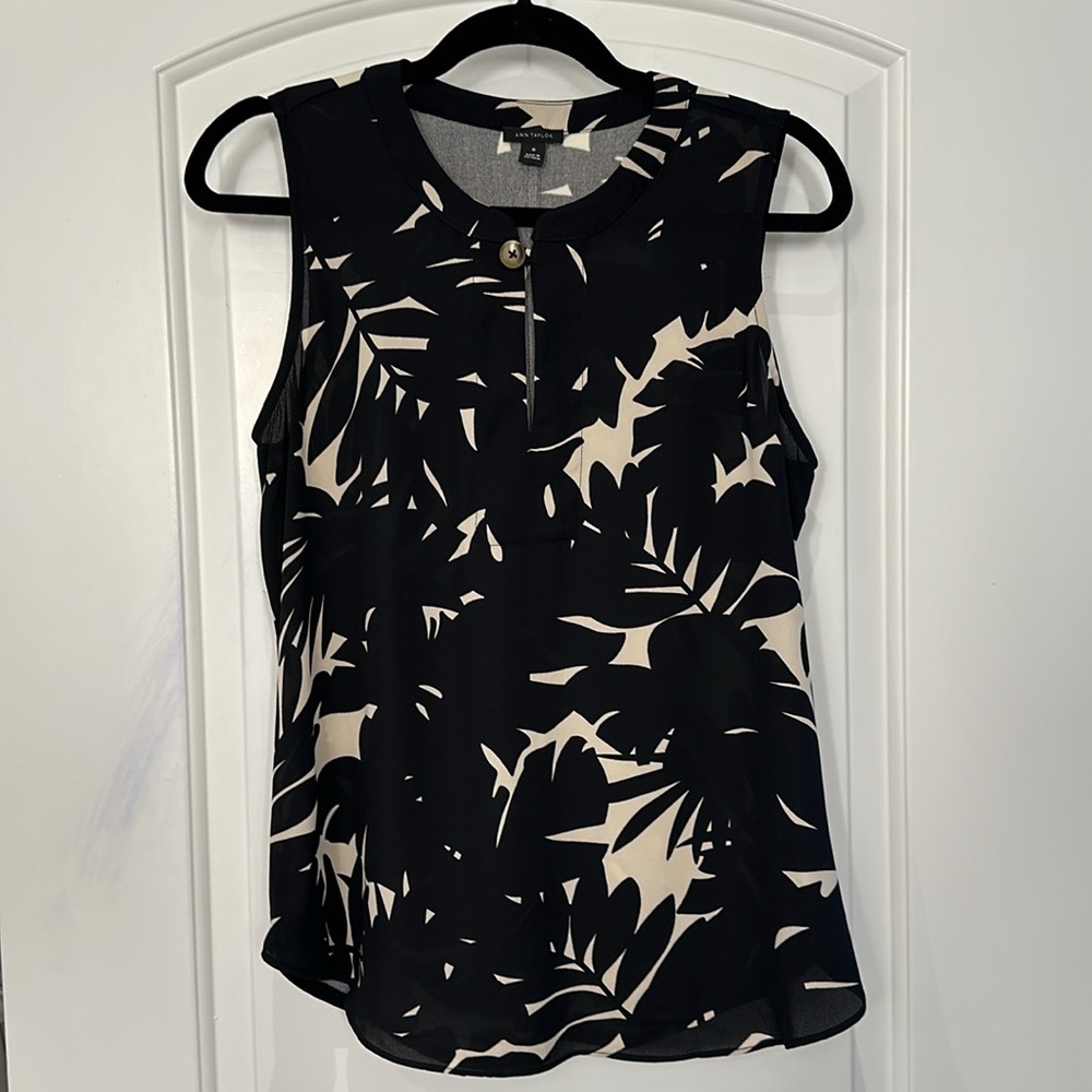 Ann Taylor Mixed Media Short Sleeve Top